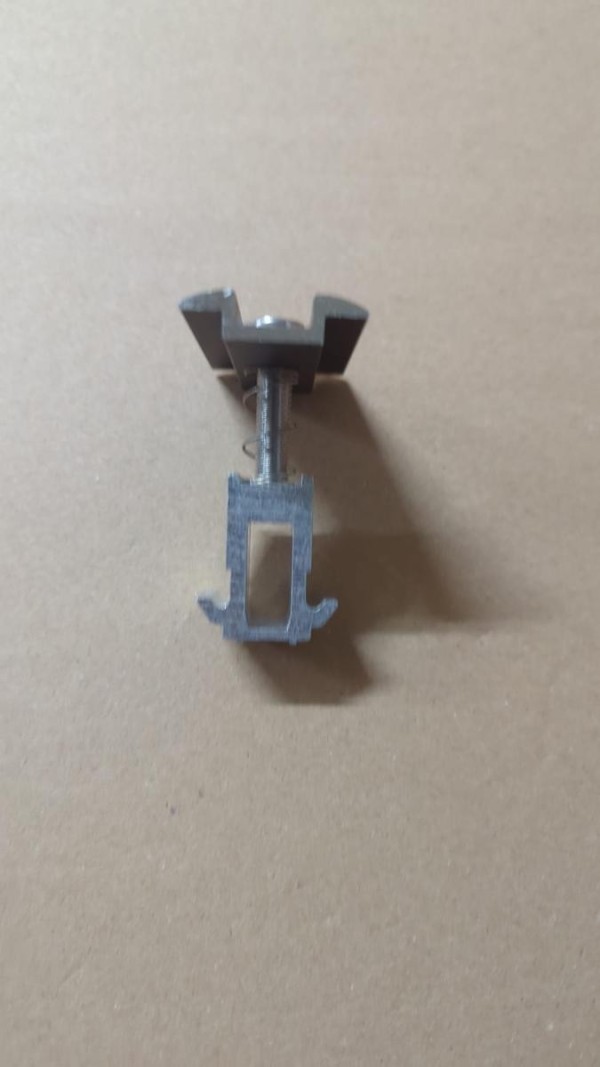 Bride intermédiaire / pince centrale photovoltaïque K2 Systems 2002609 – MiniClamp 30-50 mm, noir anodisé